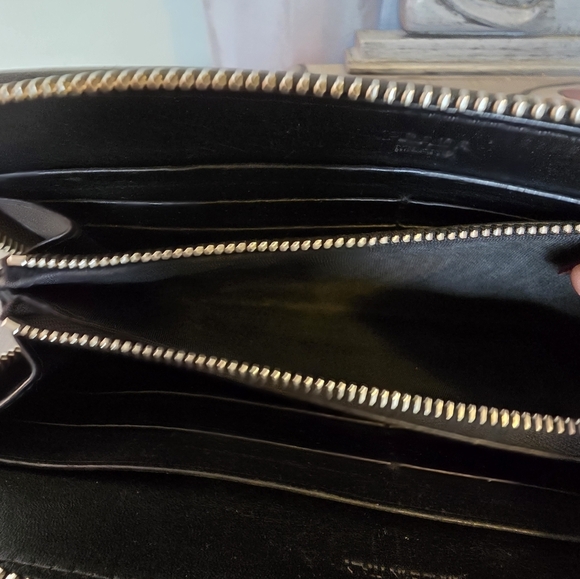 Prada Very Rare Heart Embellished Zippy Wallet.Limited Edition.EUC.W/COA - Picture 10 of 14